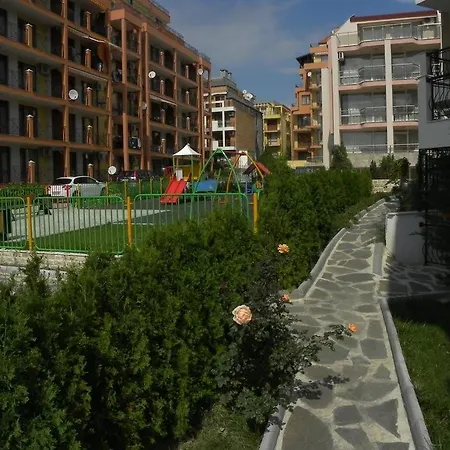Antorini Apartcomplex アパート *